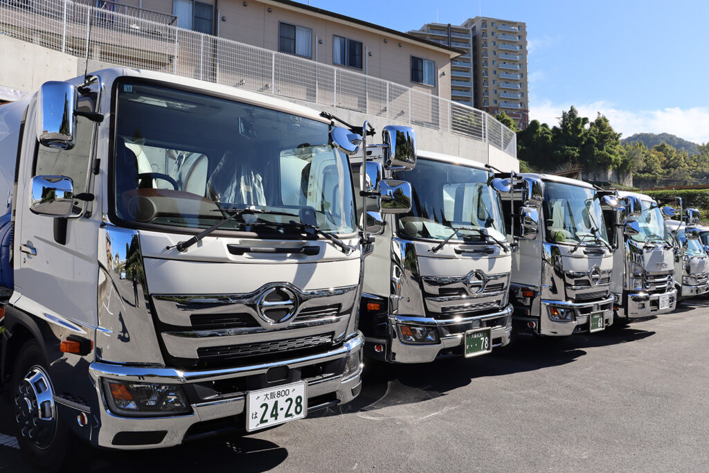 トラック集合写真
